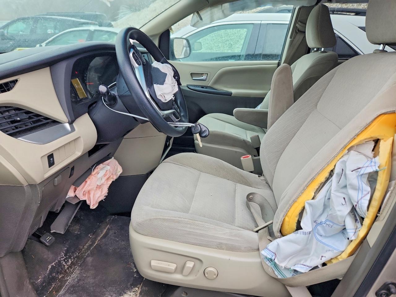 2015 TOYOTA SIENNA
