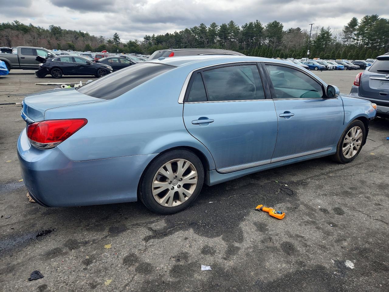 2011 TOYOTA Avalon