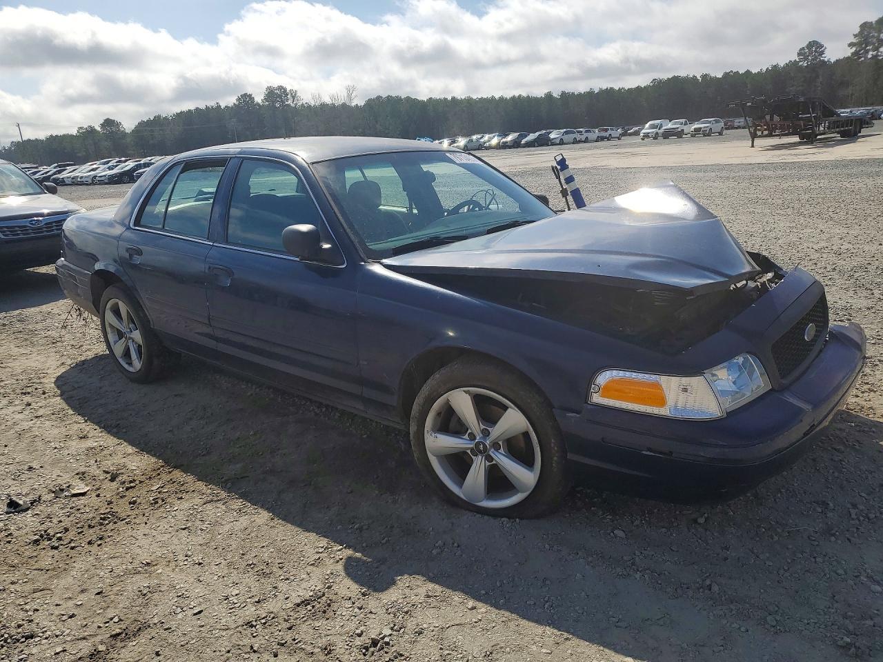 2004 FORD Crown Victoria