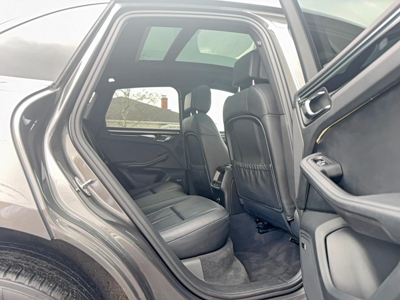 2015 PORSCHE Macan