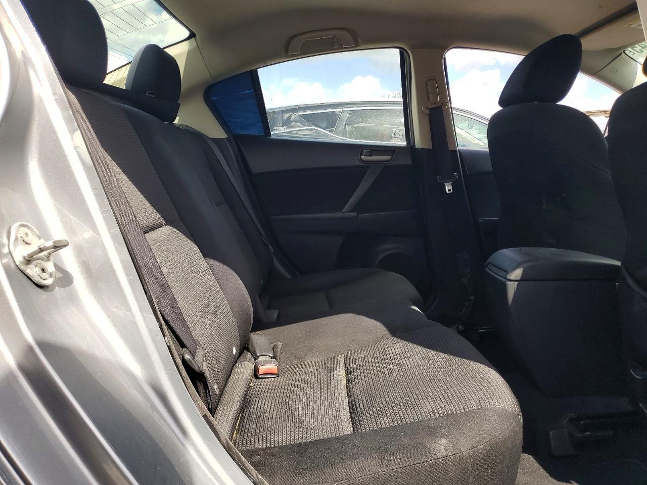 2013 MAZDA 3
