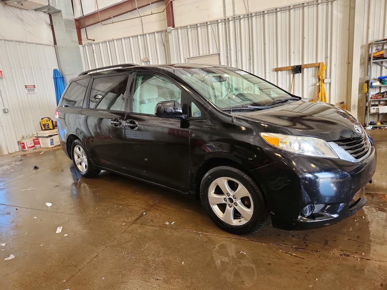 2014 TOYOTA SIENNA