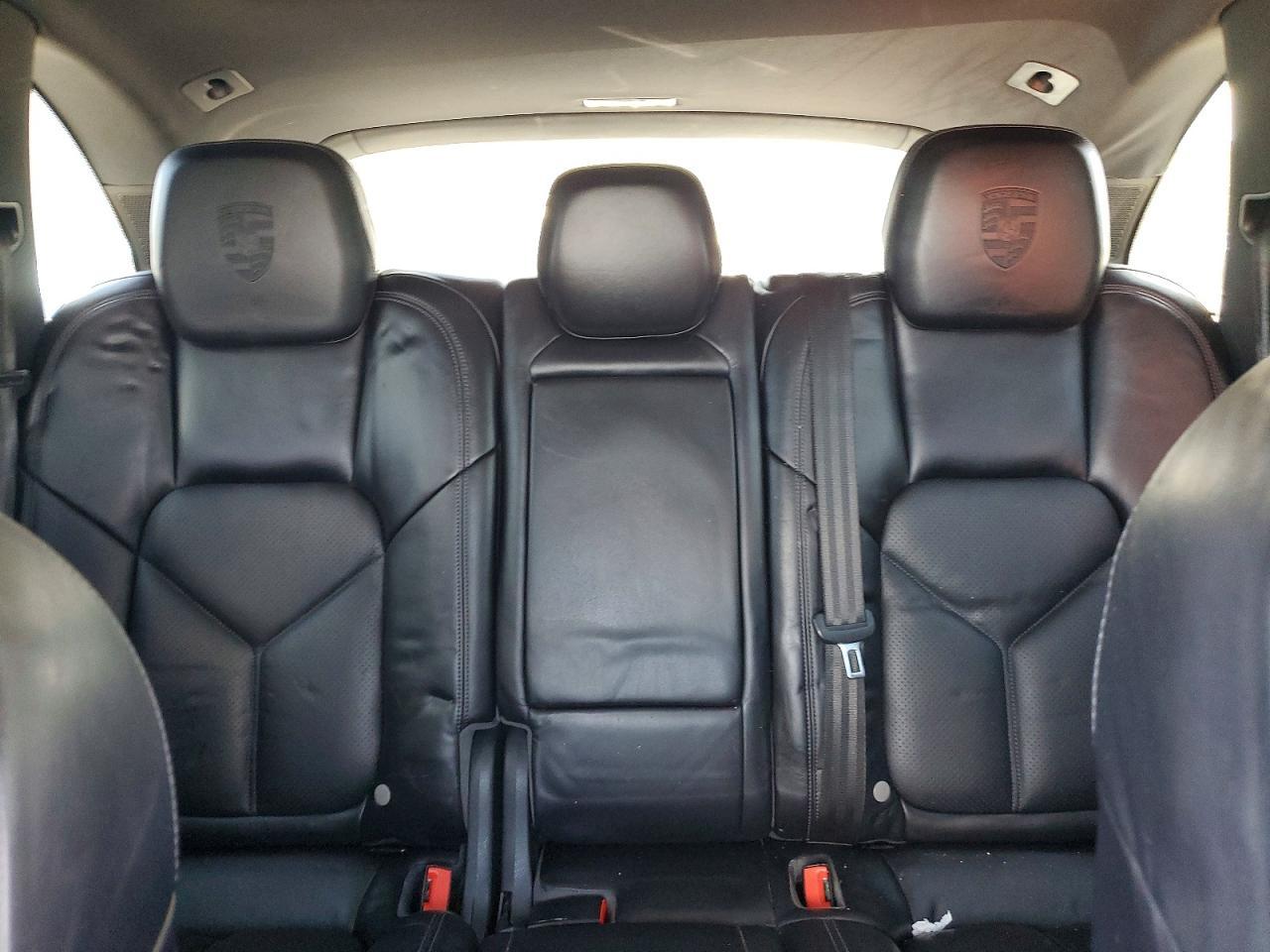 2017 PORSCHE CAYENNE