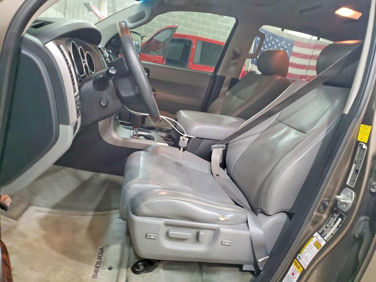 2010 TOYOTA Sequoia