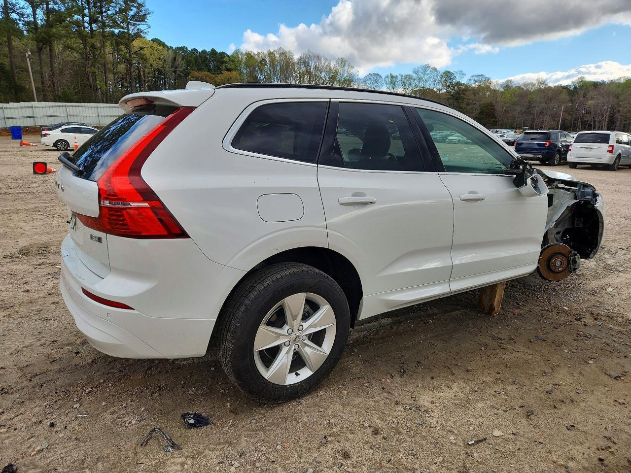2022 VOLVO XC60