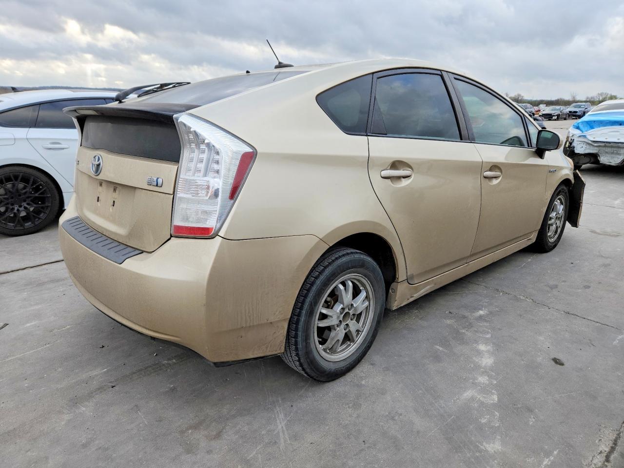 2011 TOYOTA PRIUS