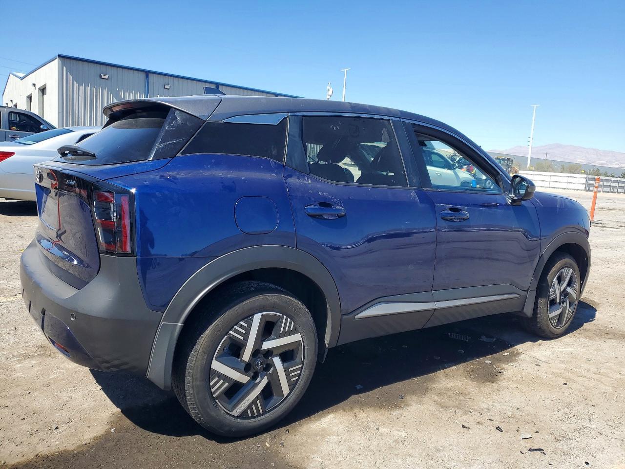 2025 NISSAN KICKS