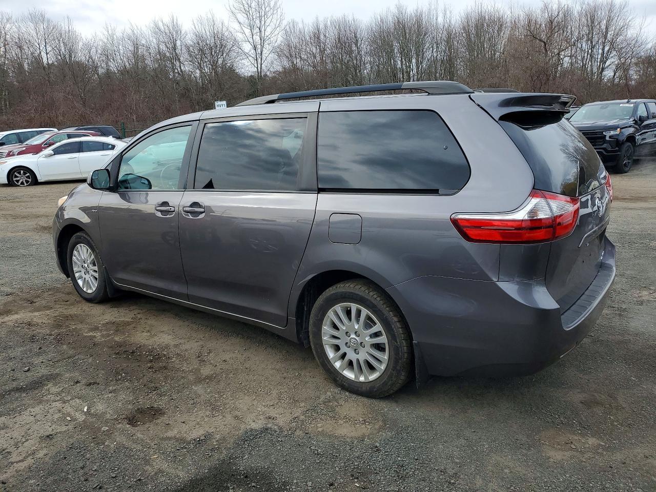 2017 TOYOTA SIENNA