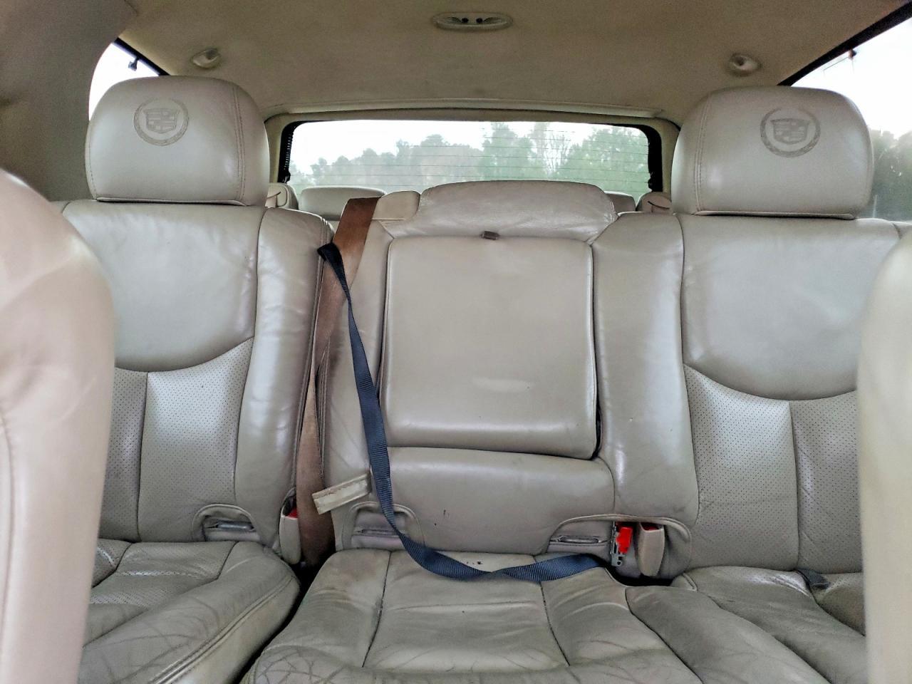 2004 CADILLAC ESCALADE