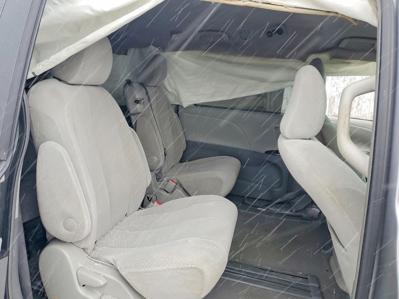 2011 TOYOTA SIENNA