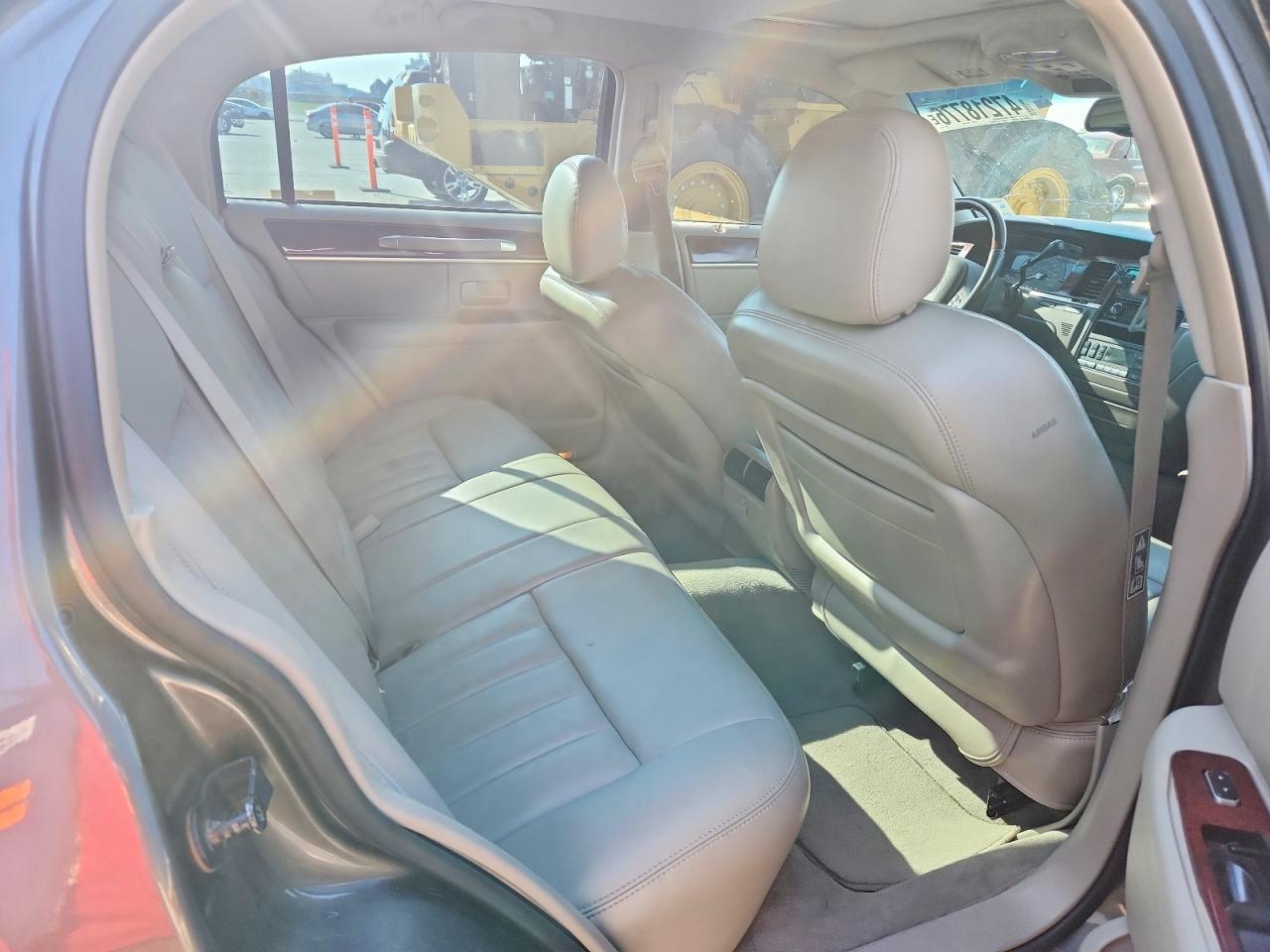2003 LINCOLN Town Car