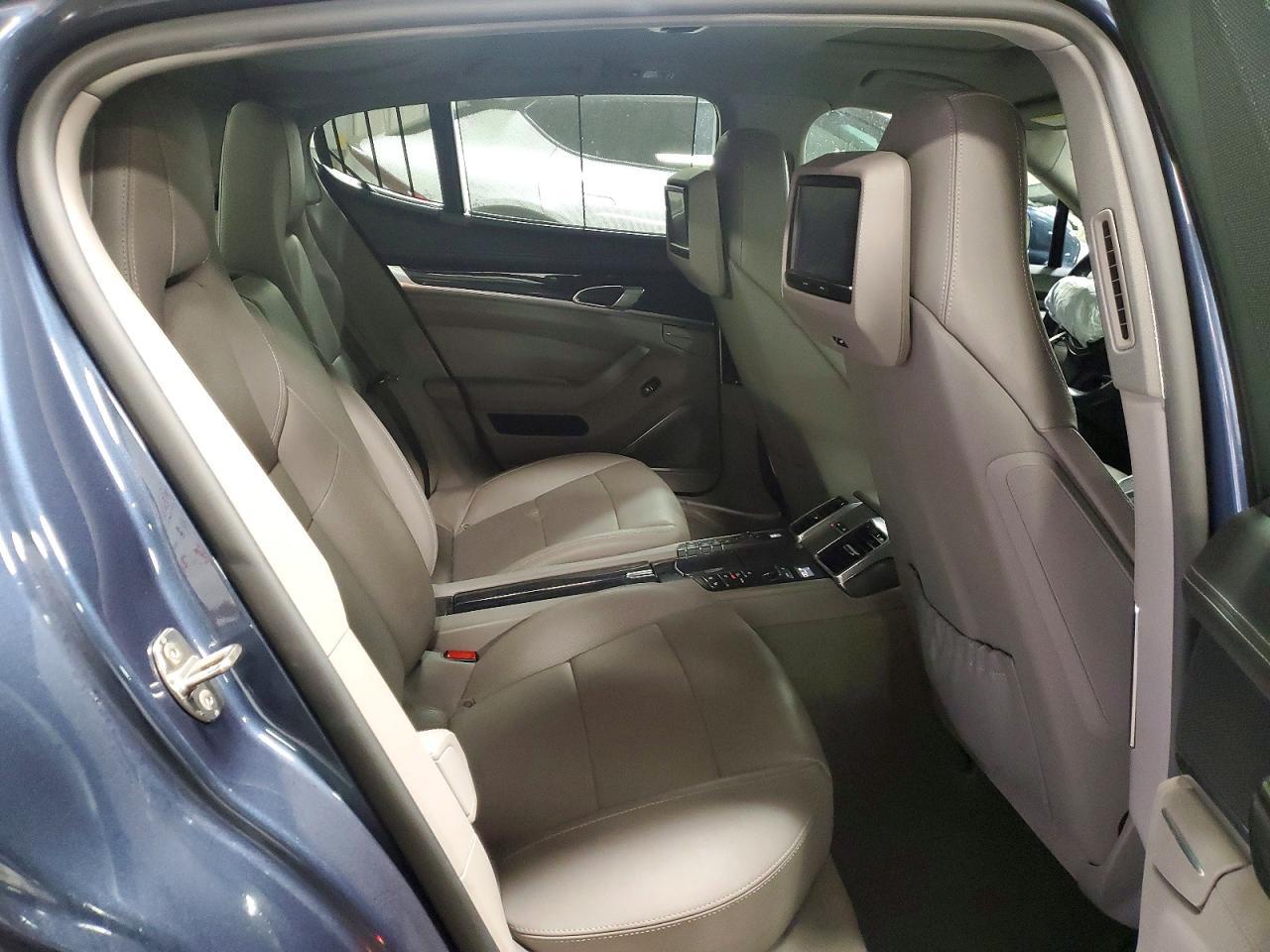 2010 PORSCHE Panamera