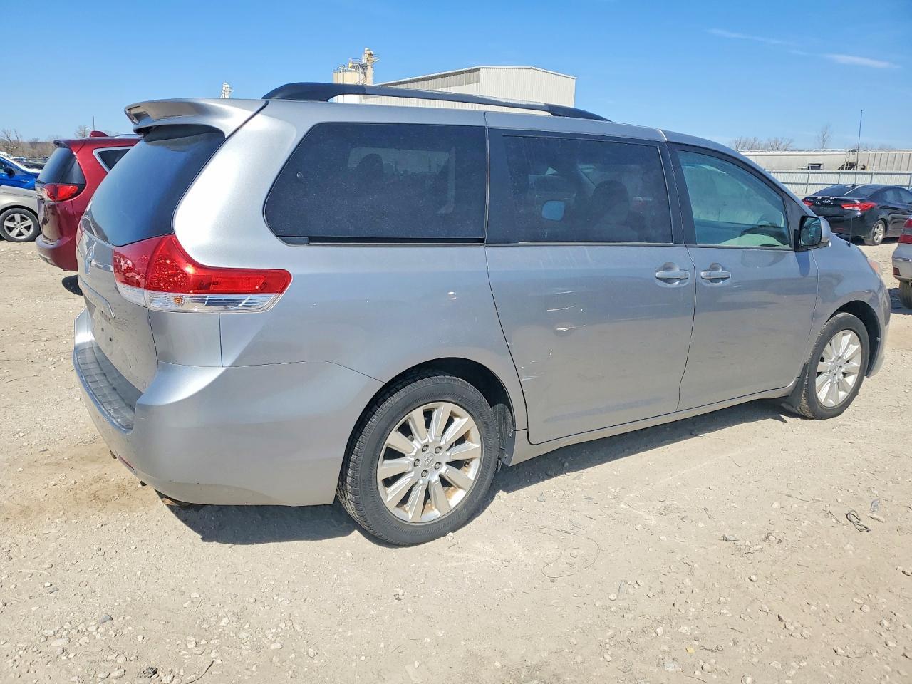 2013 TOYOTA SIENNA