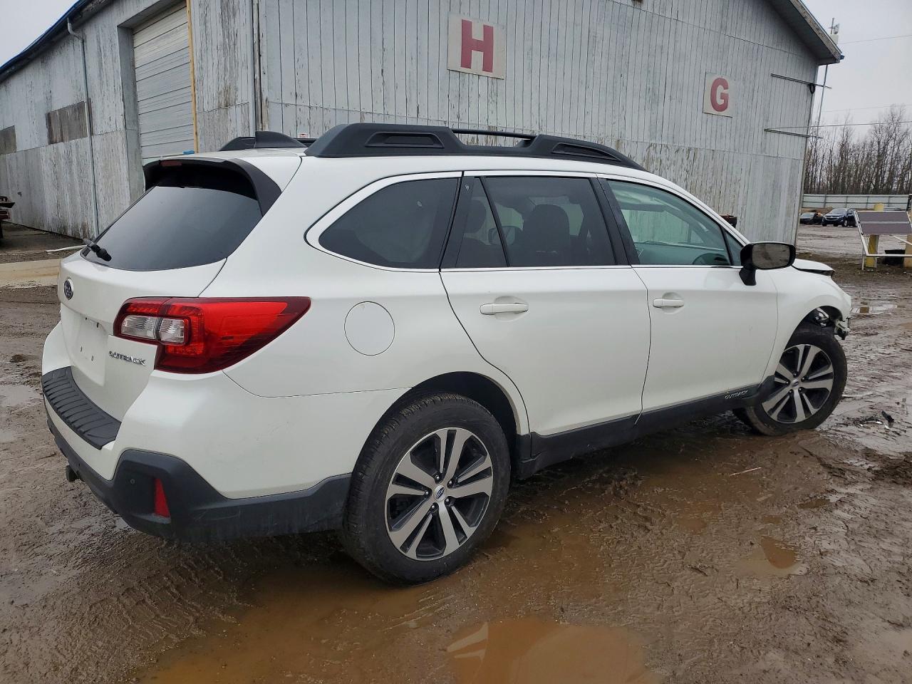 2018 SUBARU Outback