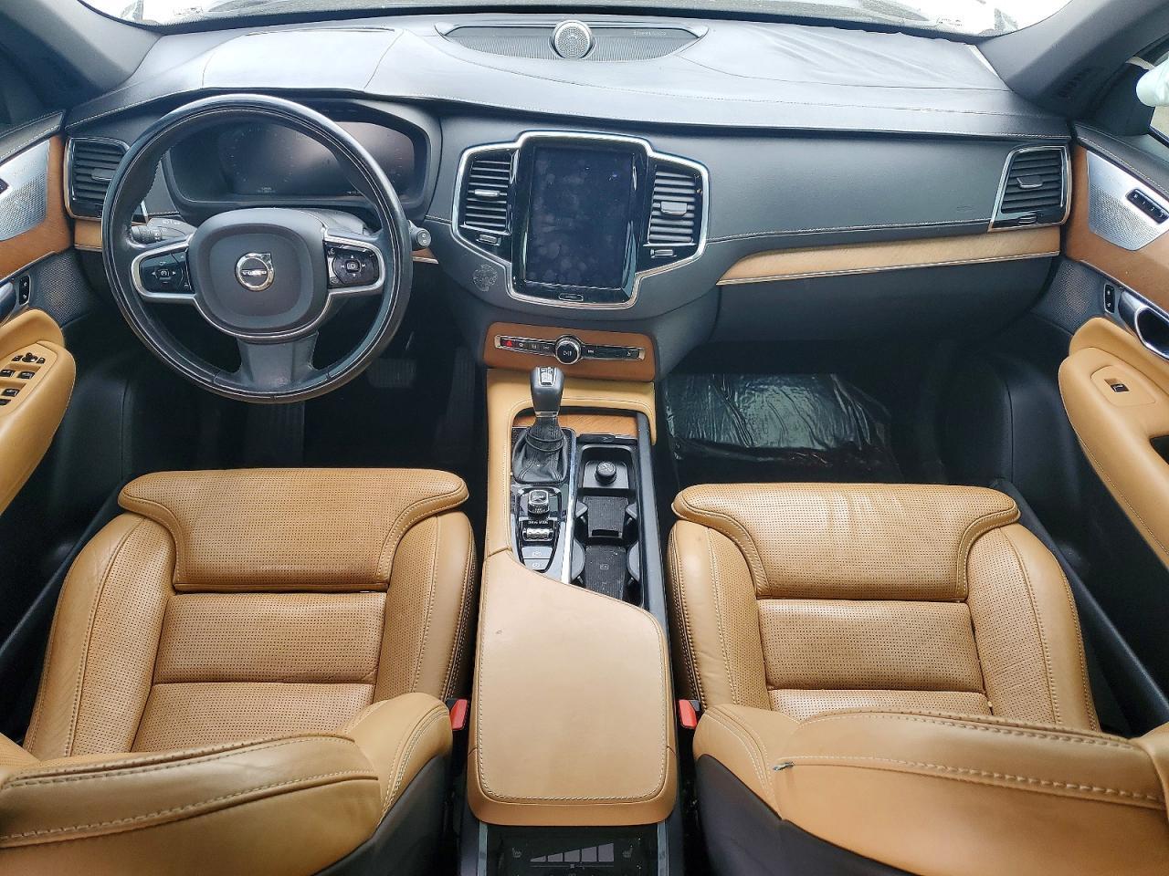 2017 VOLVO XC90