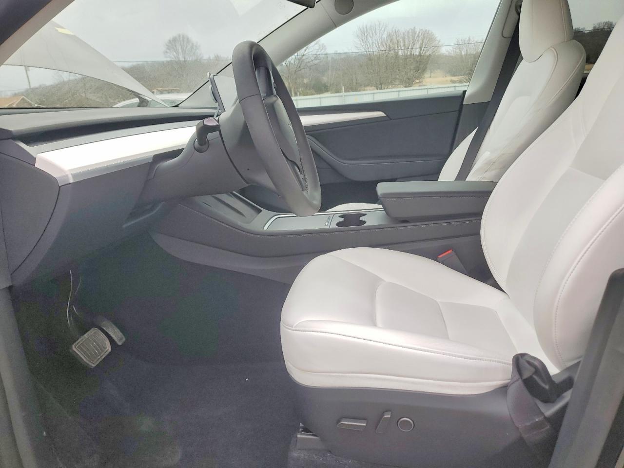 2025 TESLA MODEL Y