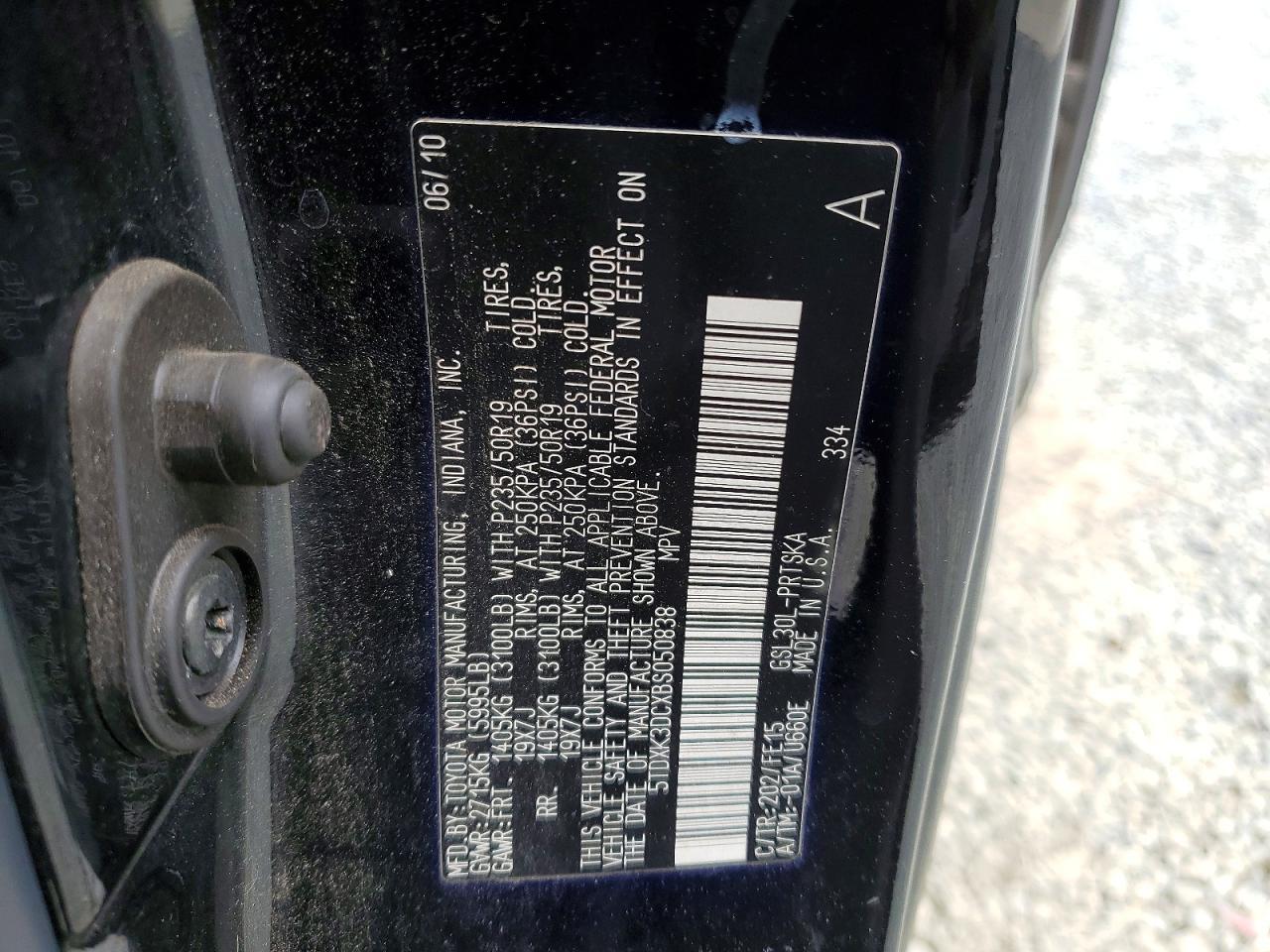 2011 TOYOTA SIENNA