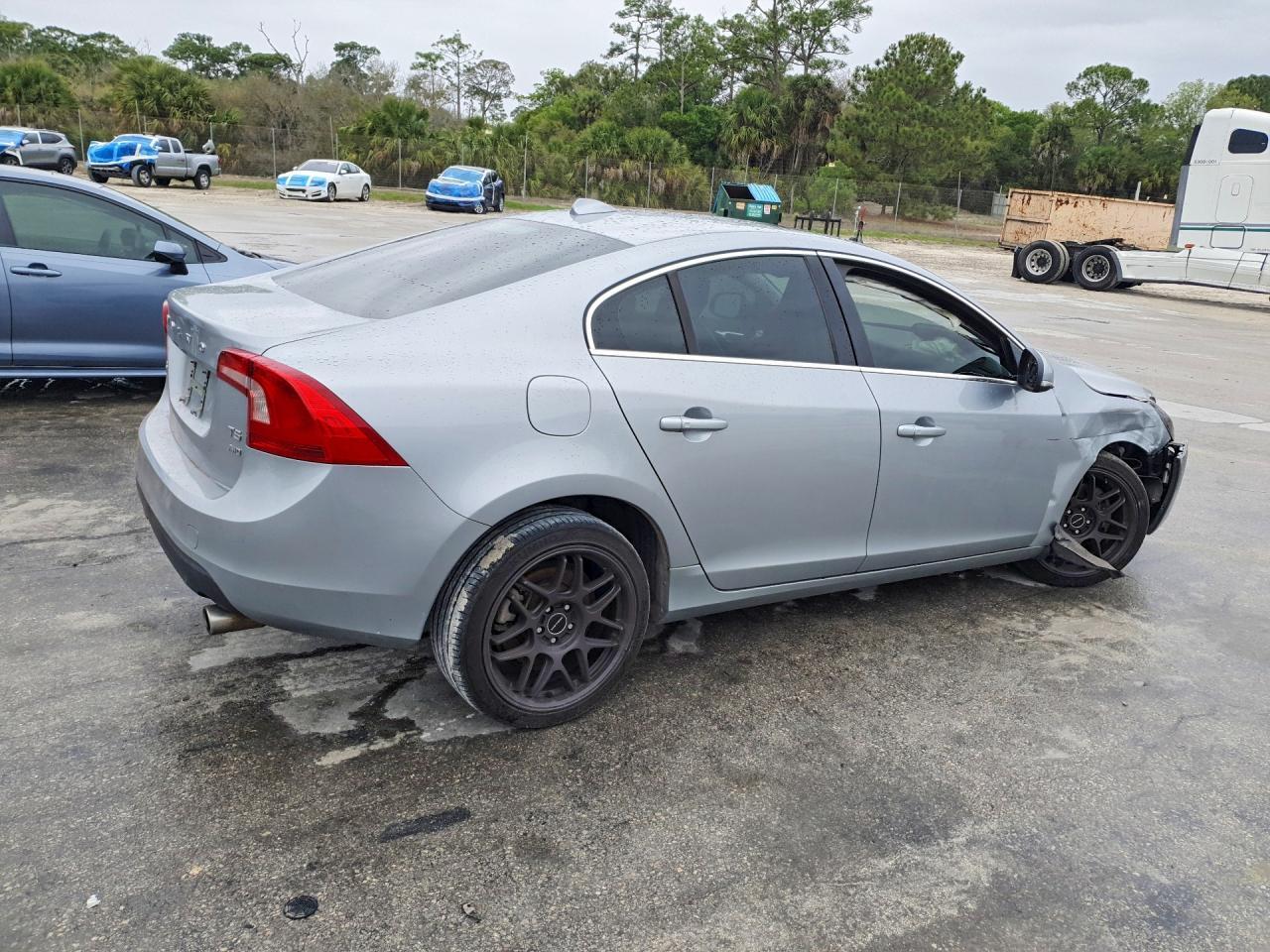 2013 VOLVO S60