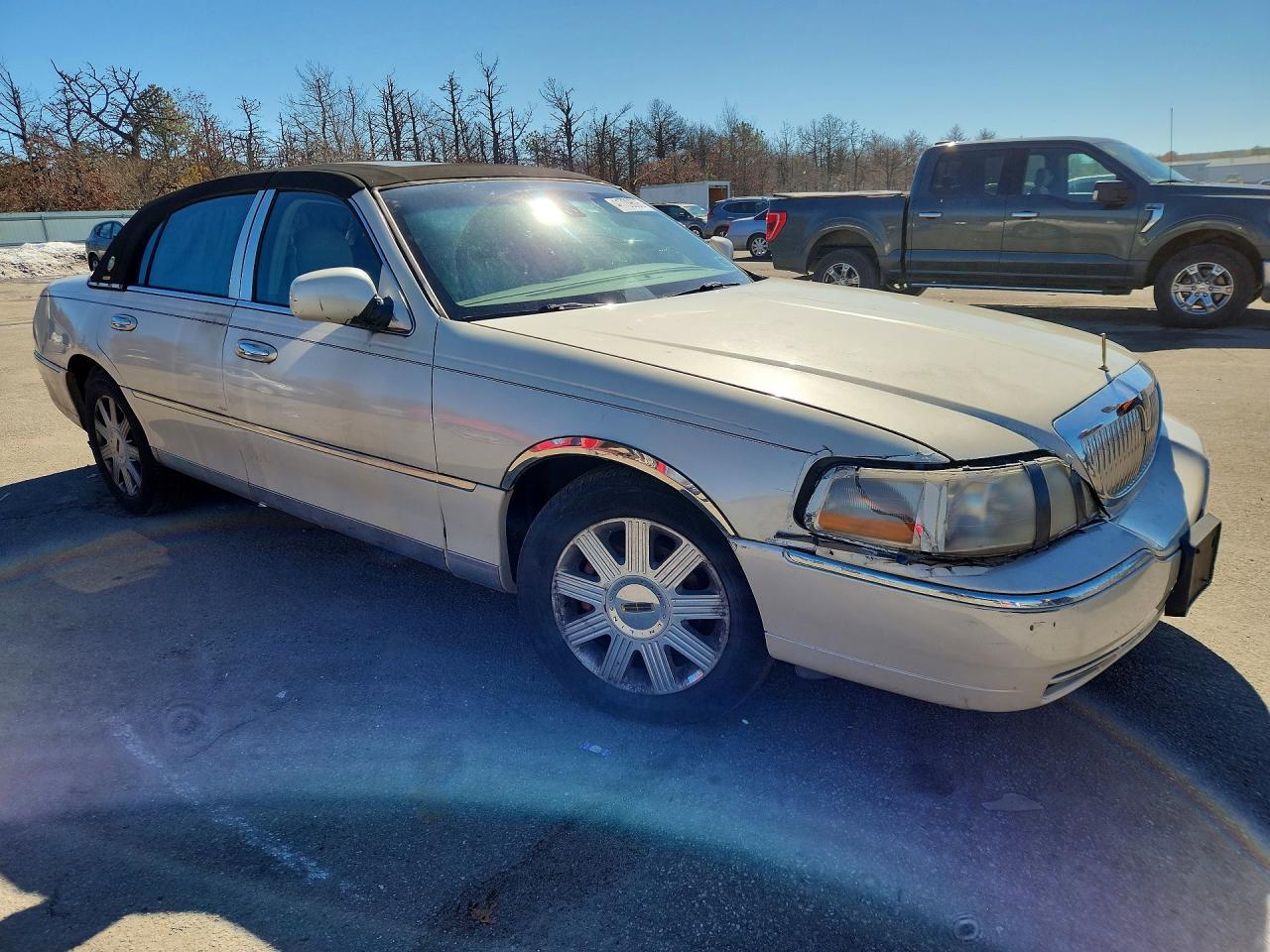 2003 LINCOLN Town Car
