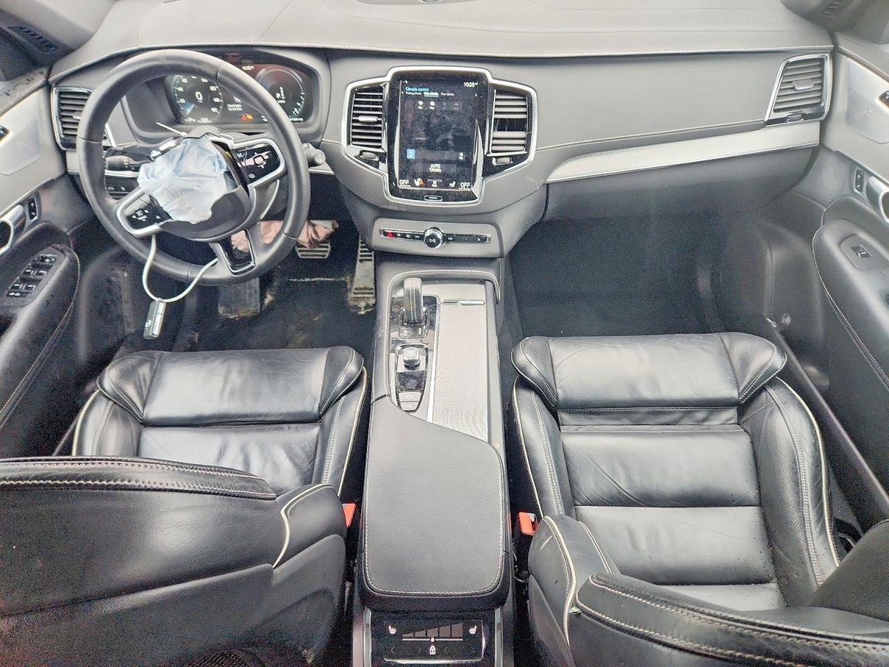 2022 VOLVO XC90