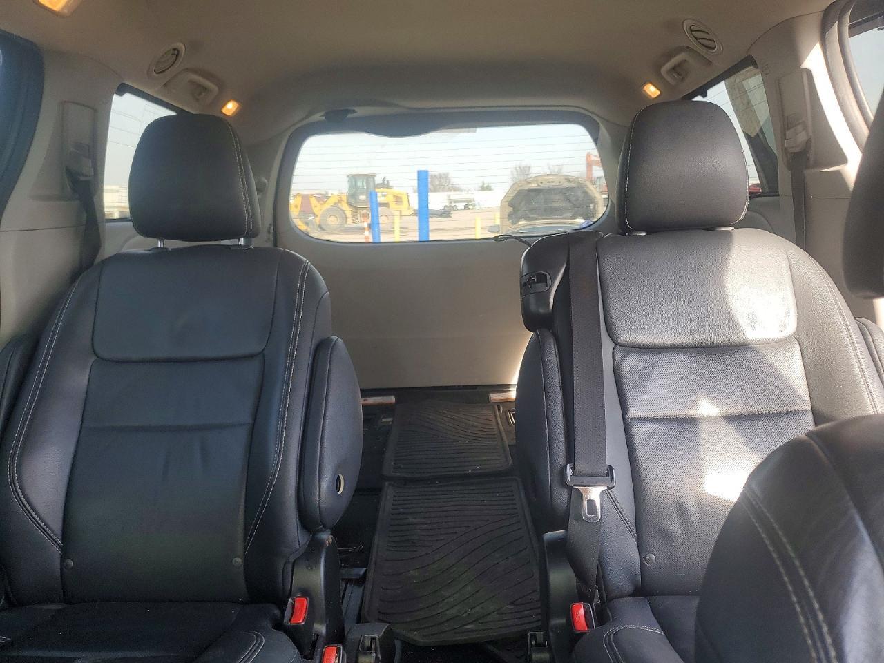 2016 TOYOTA SIENNA