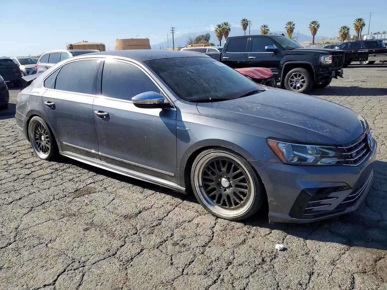 2016 VOLKSWAGEN Passat