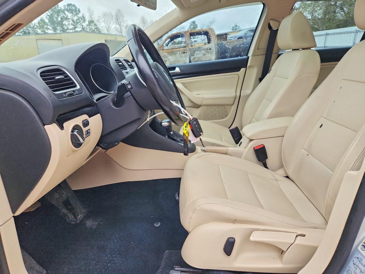 2011 VOLKSWAGEN JETTA