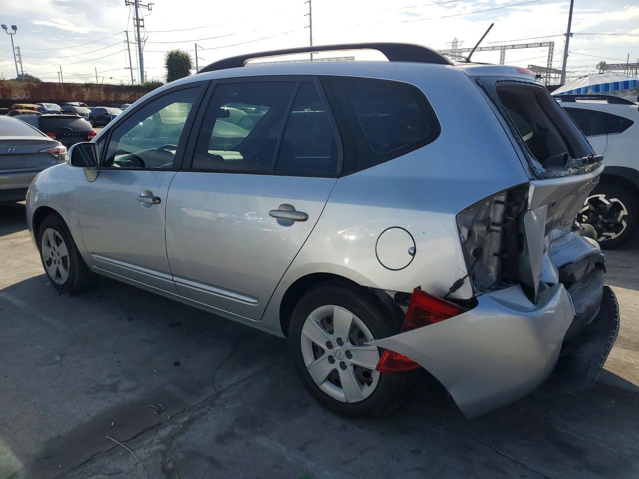 2010 KIA RONDO