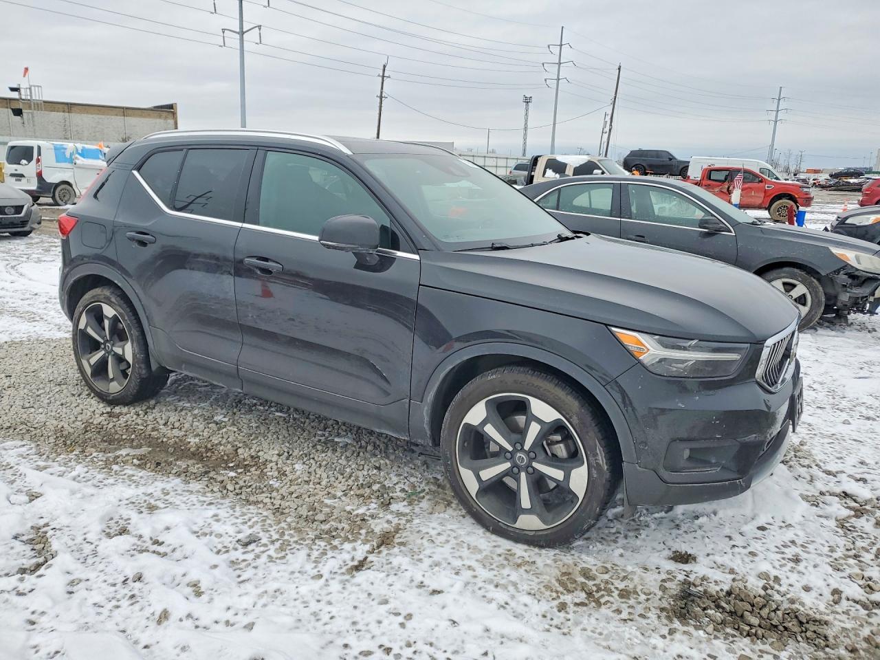 2019 VOLVO XC40