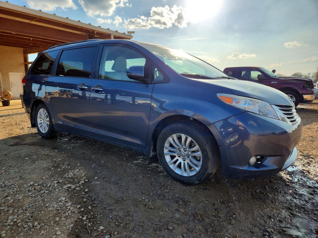 2014 TOYOTA SIENNA