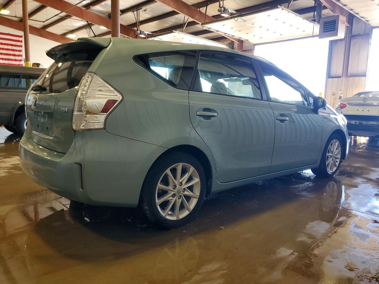 2013 TOYOTA PRIUS V