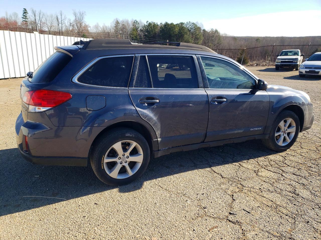 2014 SUBARU Outback