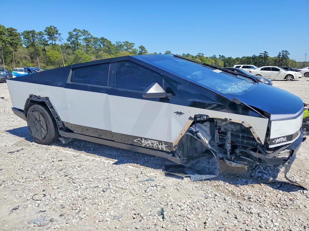 2024 TESLA Cybertruck