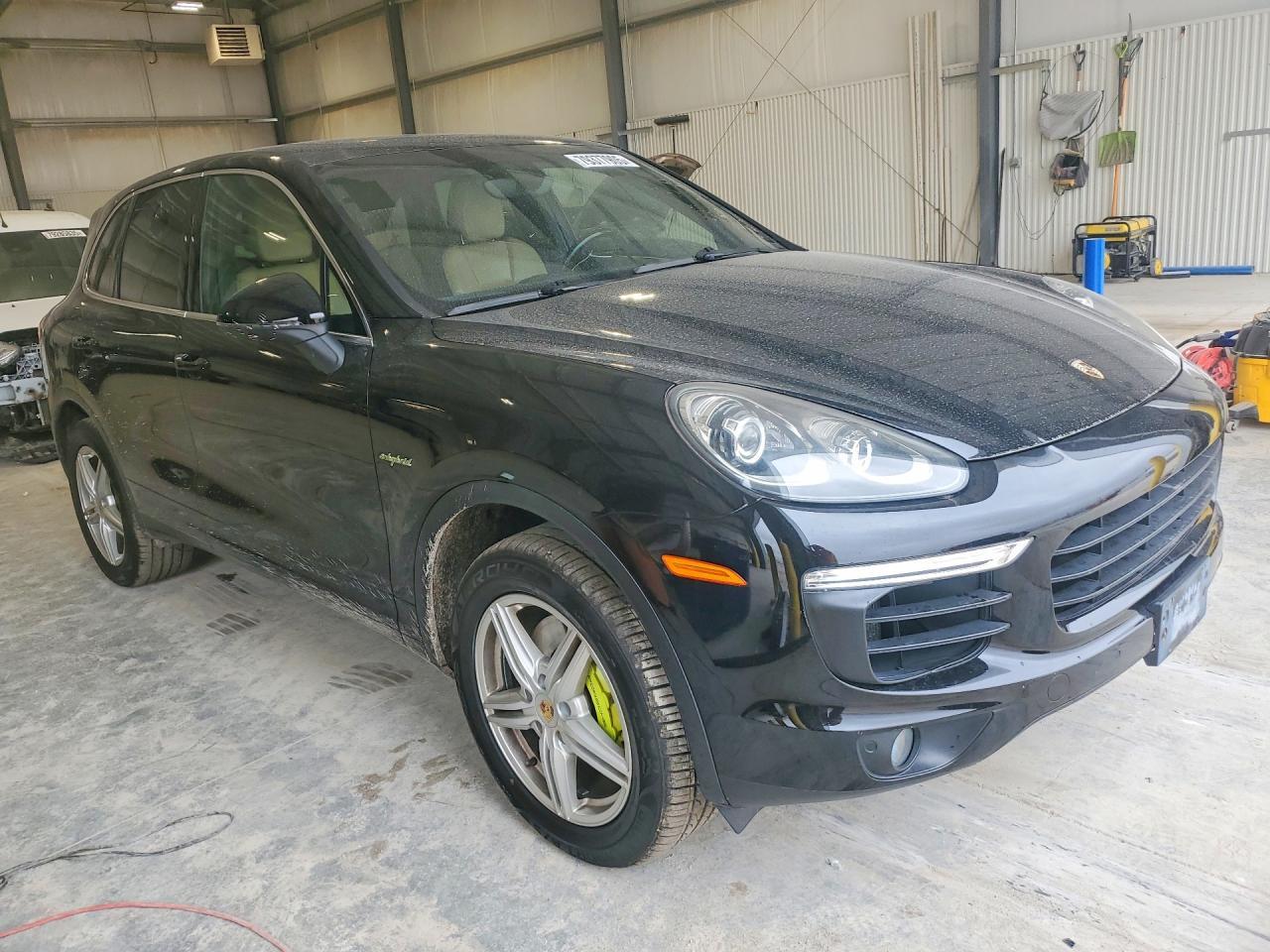 2015 PORSCHE CAYENNE