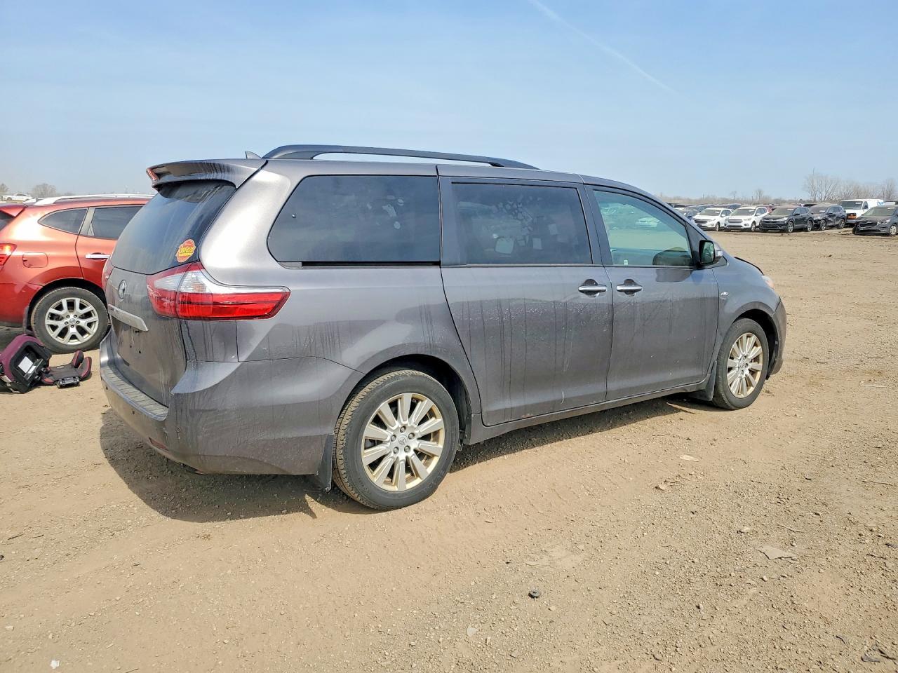 2017 TOYOTA SIENNA