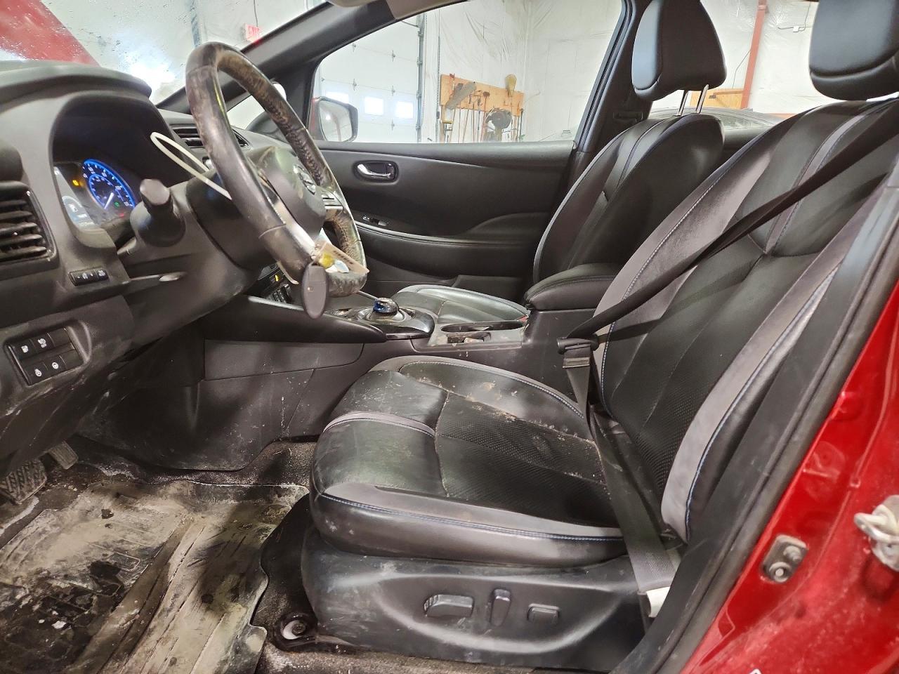 2022 NISSAN LEAF