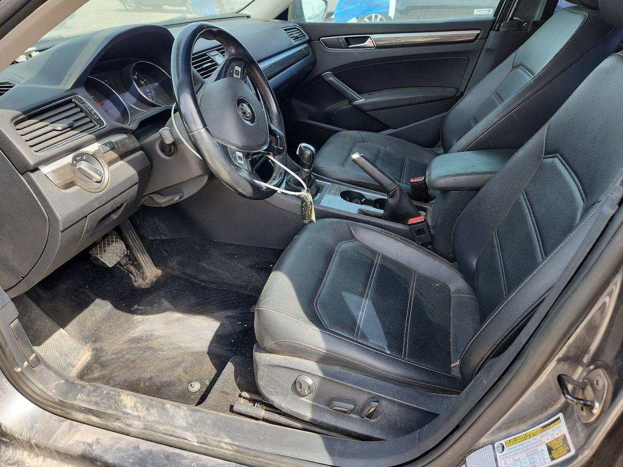 2017 VOLKSWAGEN Passat