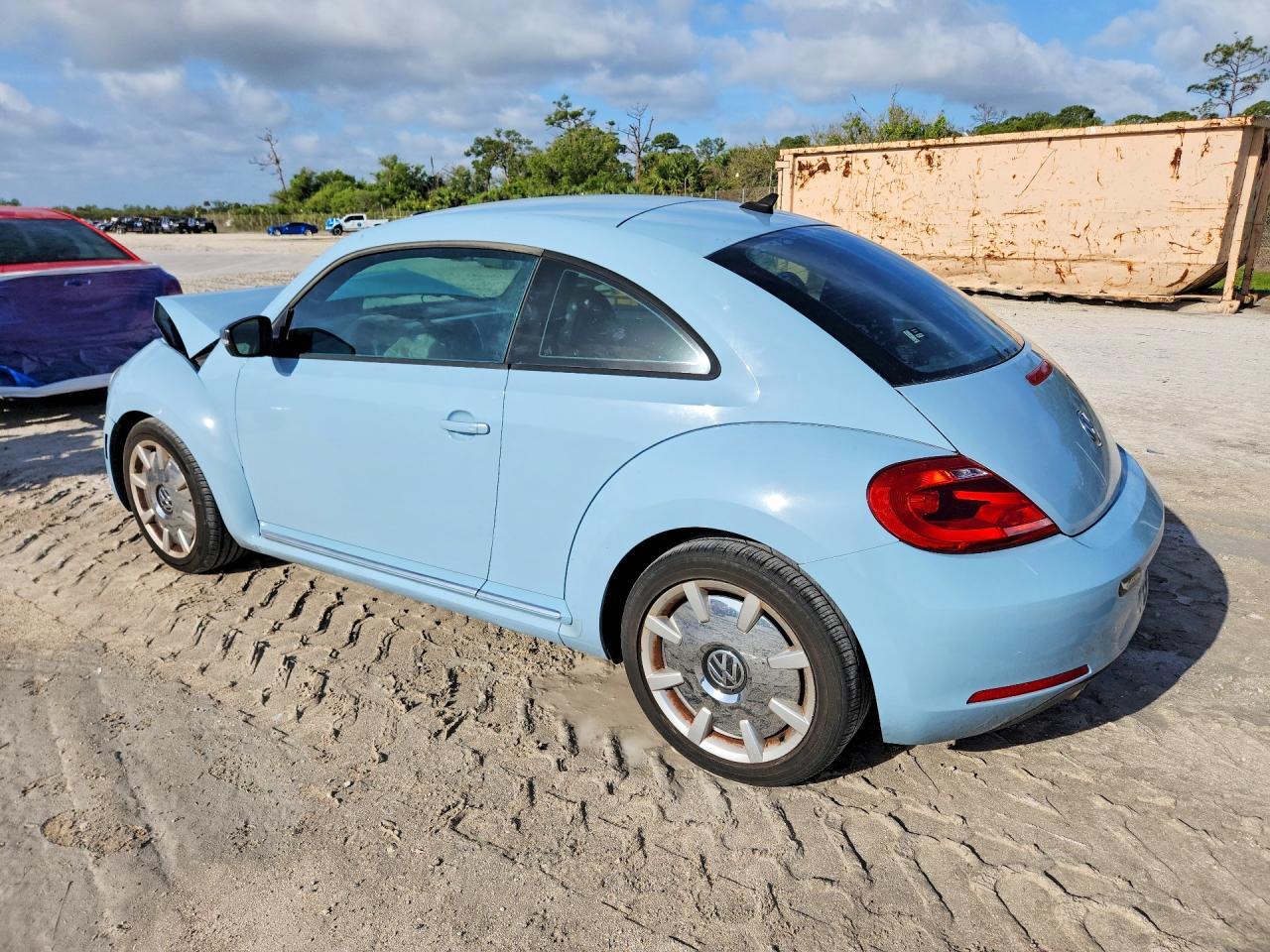 2012 VOLKSWAGEN Beetle