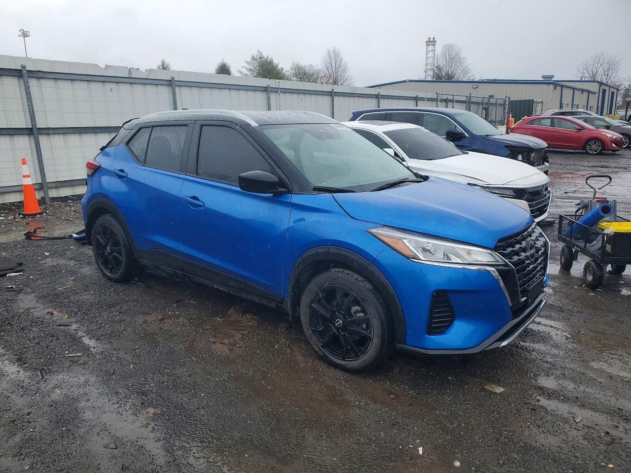 2024 NISSAN KICKS