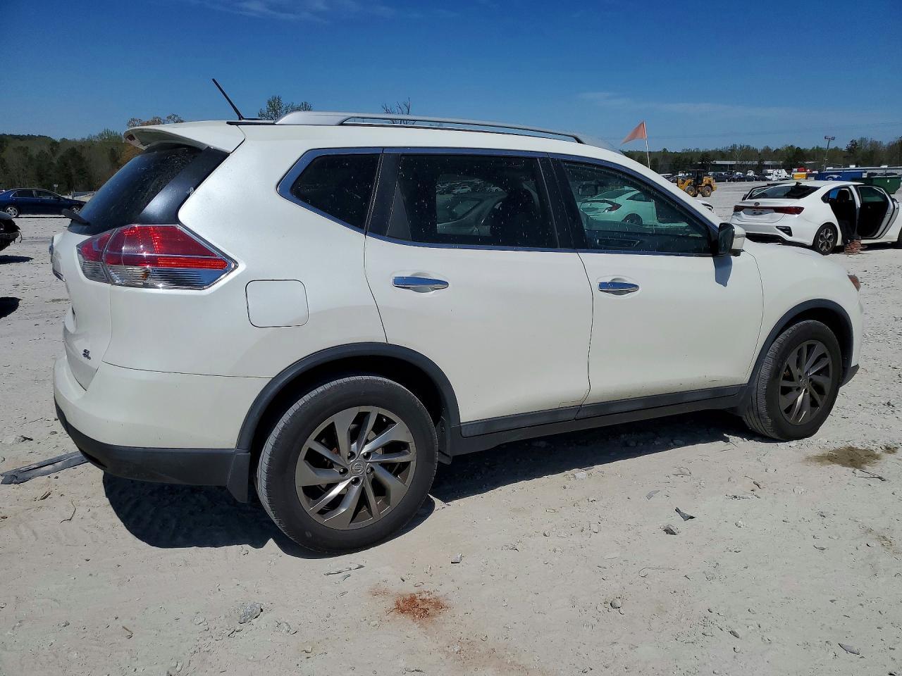 2015 NISSAN ROGUE