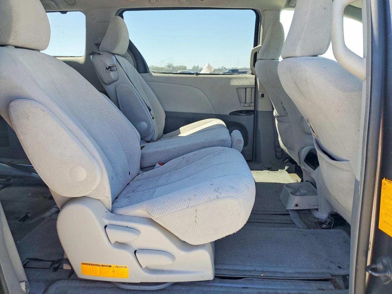 2012 TOYOTA SIENNA