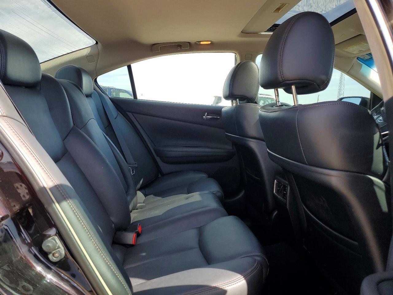 2010 NISSAN Maxima