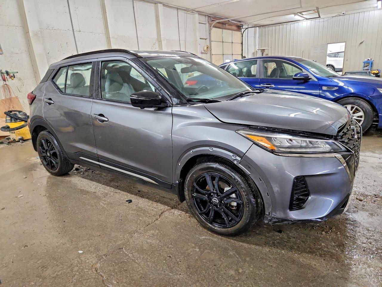 2023 NISSAN KICKS