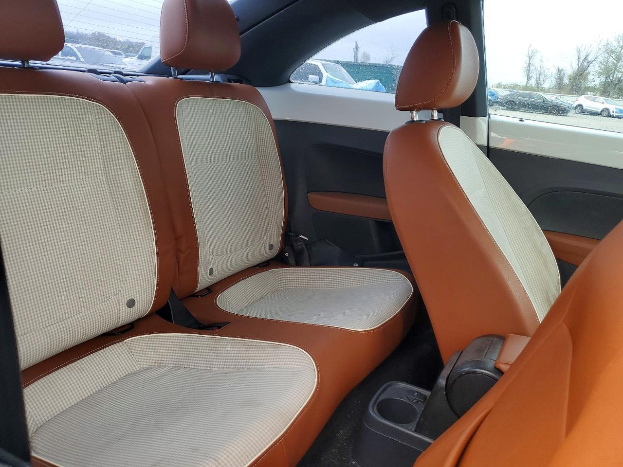 2015 VOLKSWAGEN Beetle