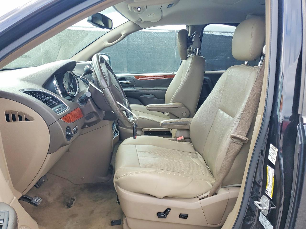 2016 CHRYSLER Town & Country