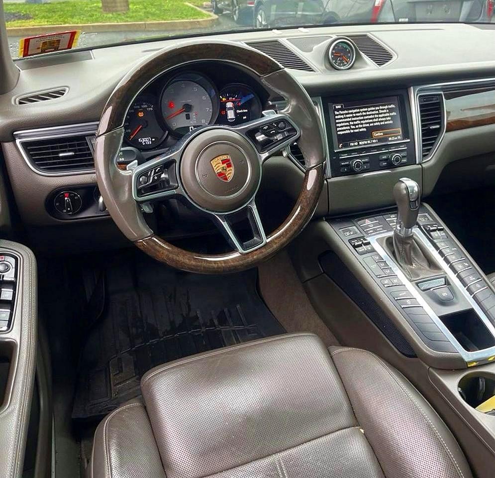 2015 PORSCHE Macan