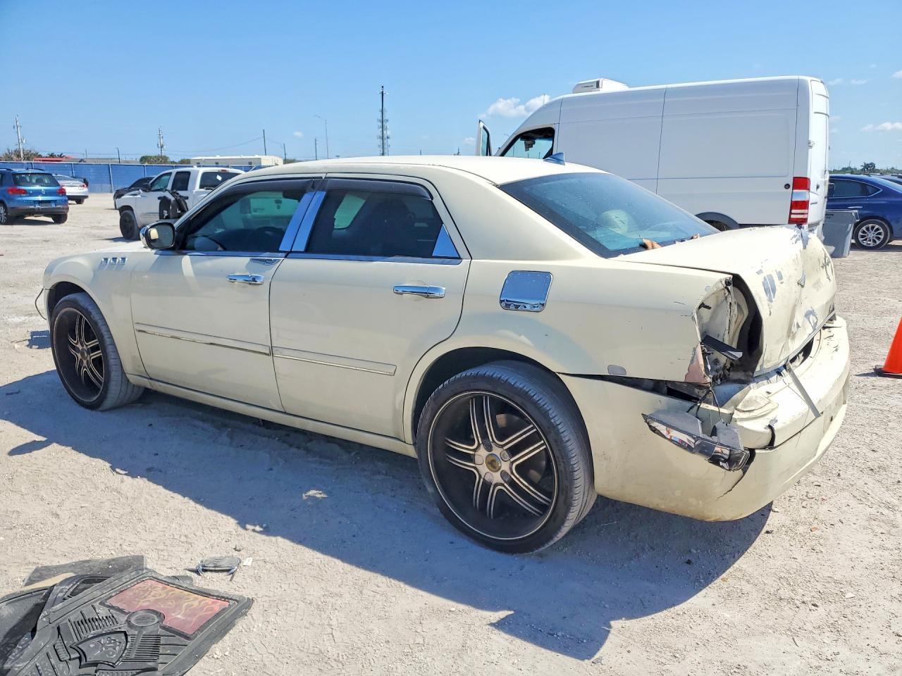 2005 CHRYSLER 300