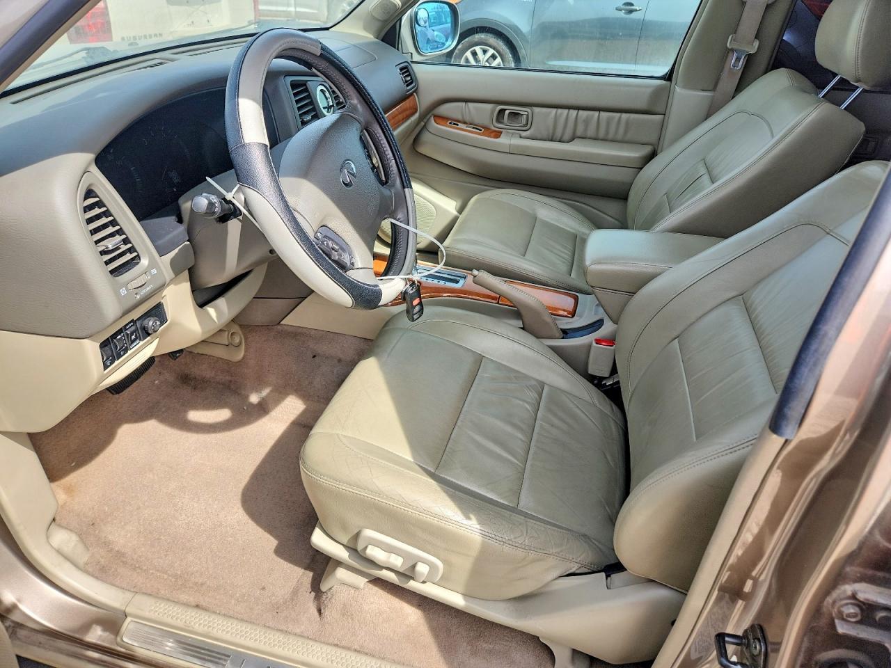 2002 INFINITI QX4