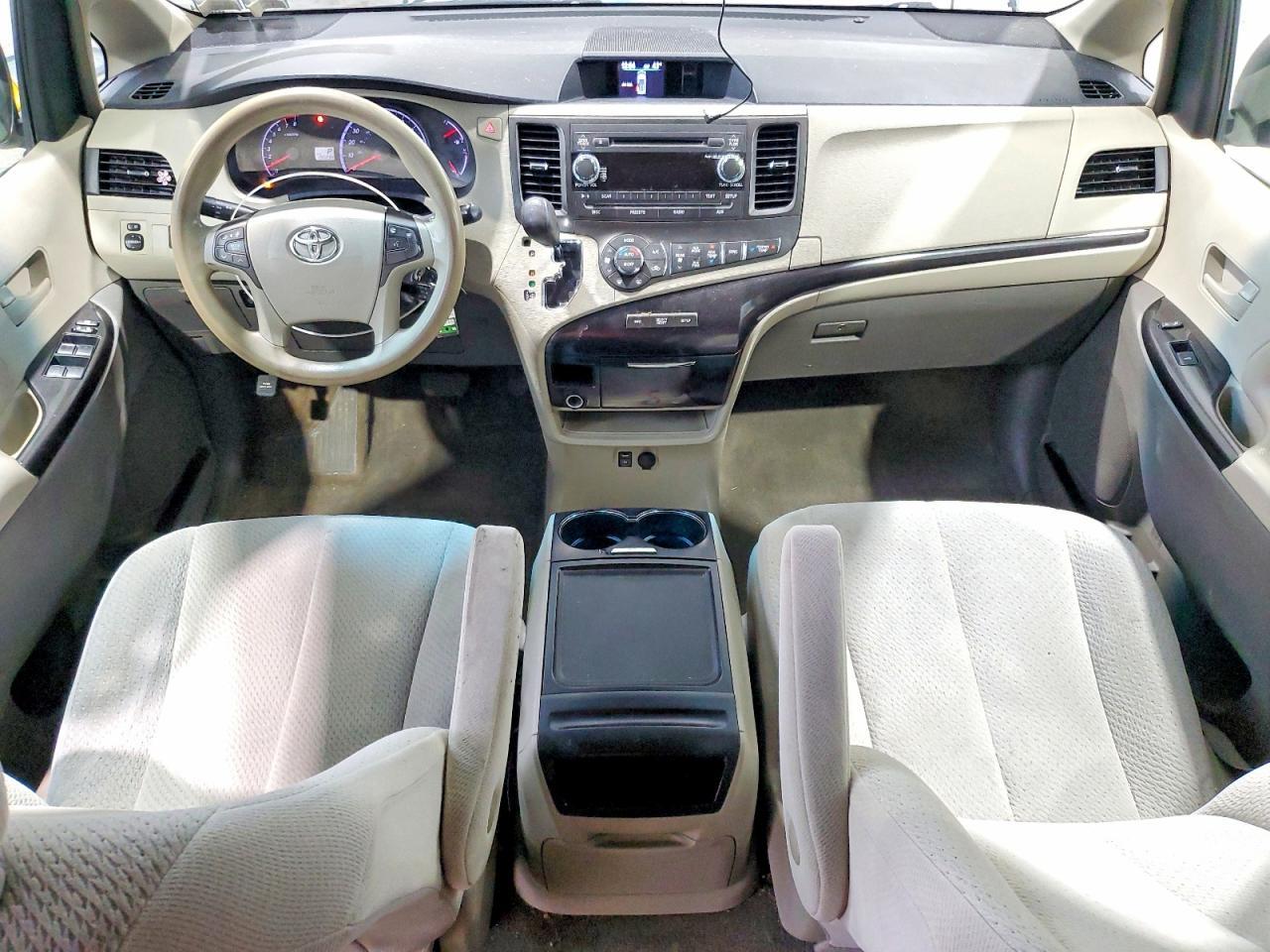 2013 TOYOTA SIENNA