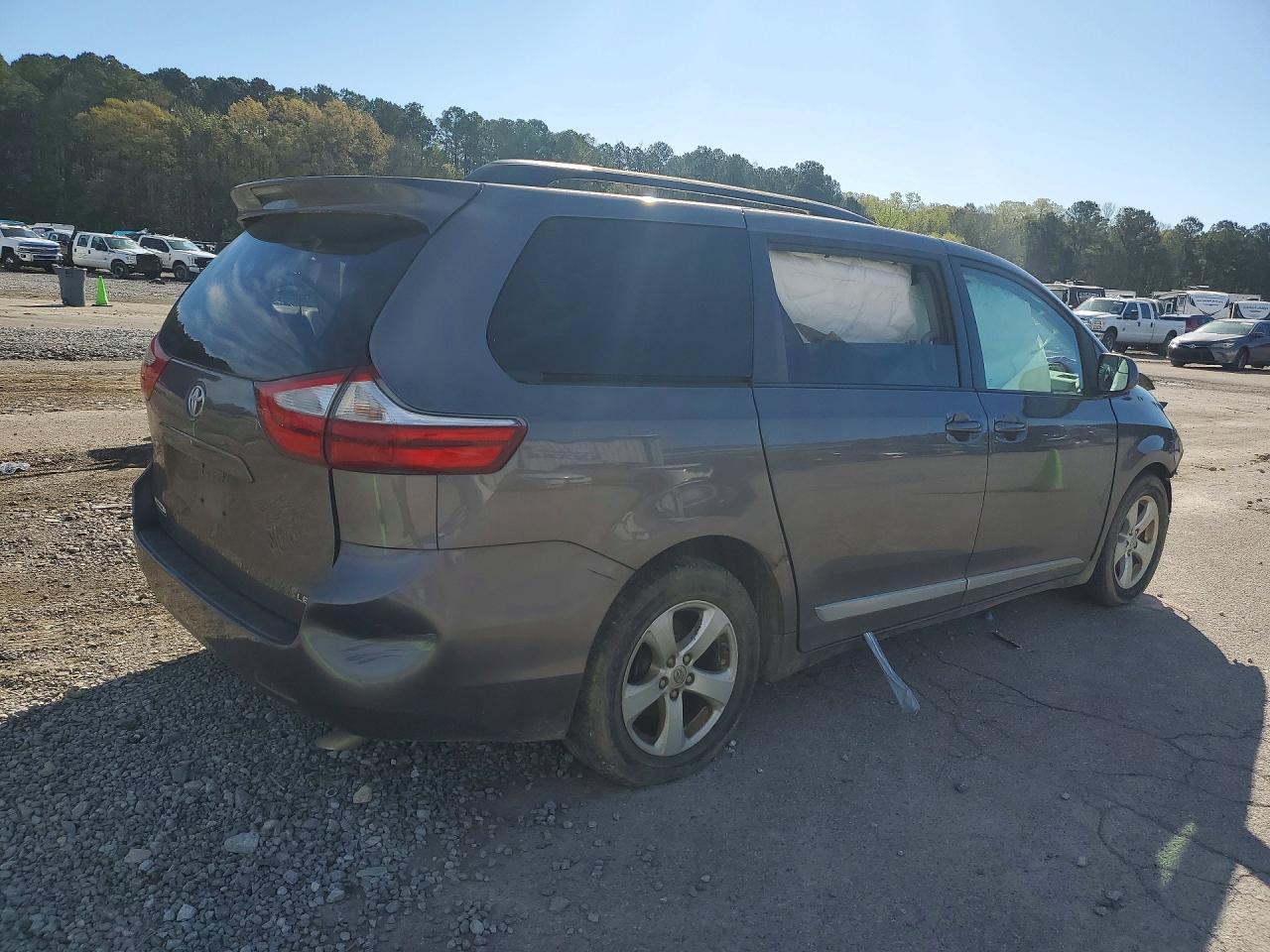 2015 TOYOTA SIENNA